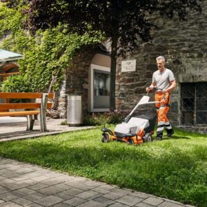 Tondeuse à batterie STIHL RMA 765 V avec batterie dorsale AR 2000 L – Image 7