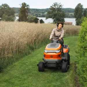 Tondeuse autoportée Husqvarna TS 215T à 2 cylindres et à projection latérale 15.9 CV - 95CM – Image 6