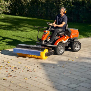 Tondeuse autoportée Husqvarna R 316TX AWD de 13 ch sans carter – Image 4